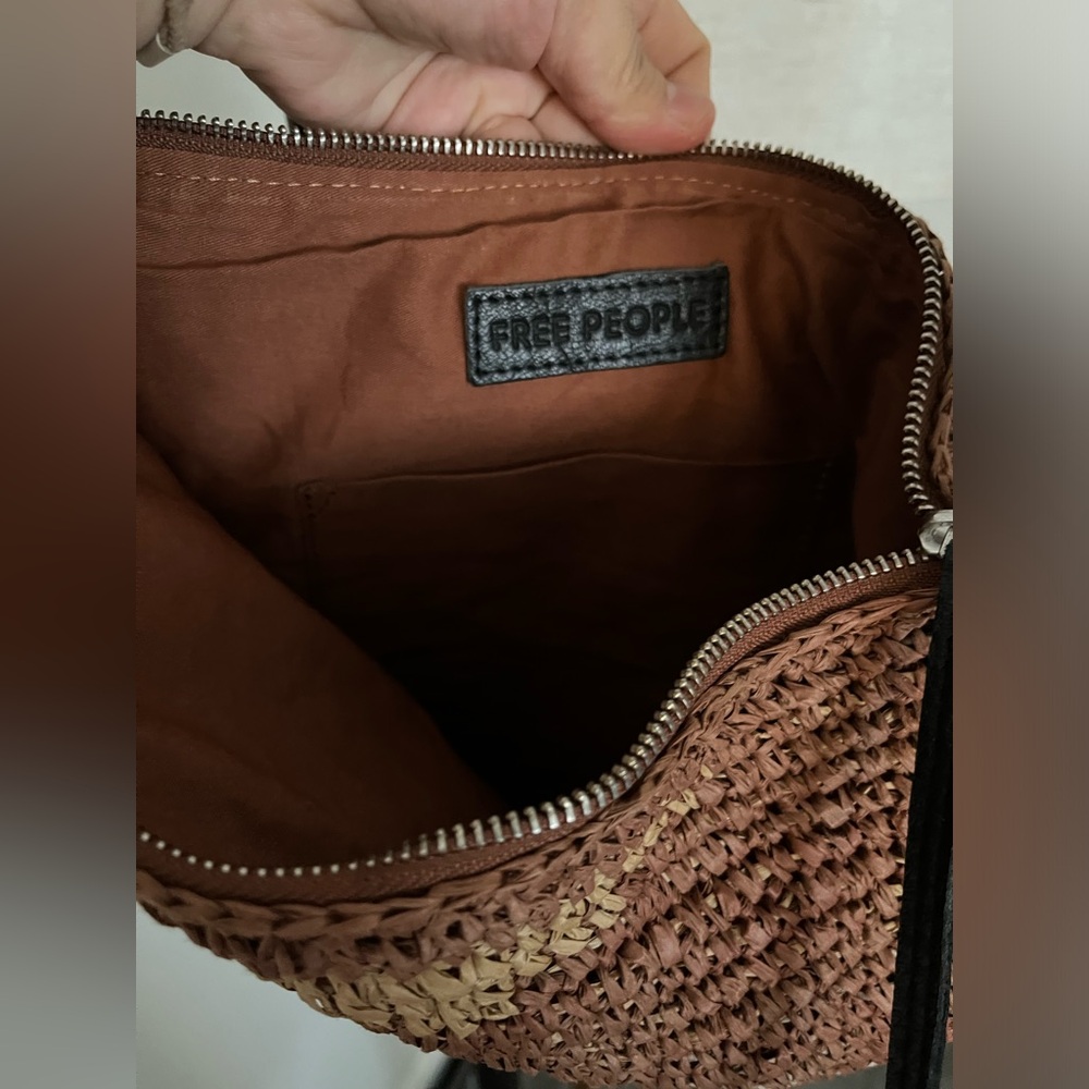 Free People woven crescent hobo bag brown beige black leather shoulder strap - Picture 11 of 11